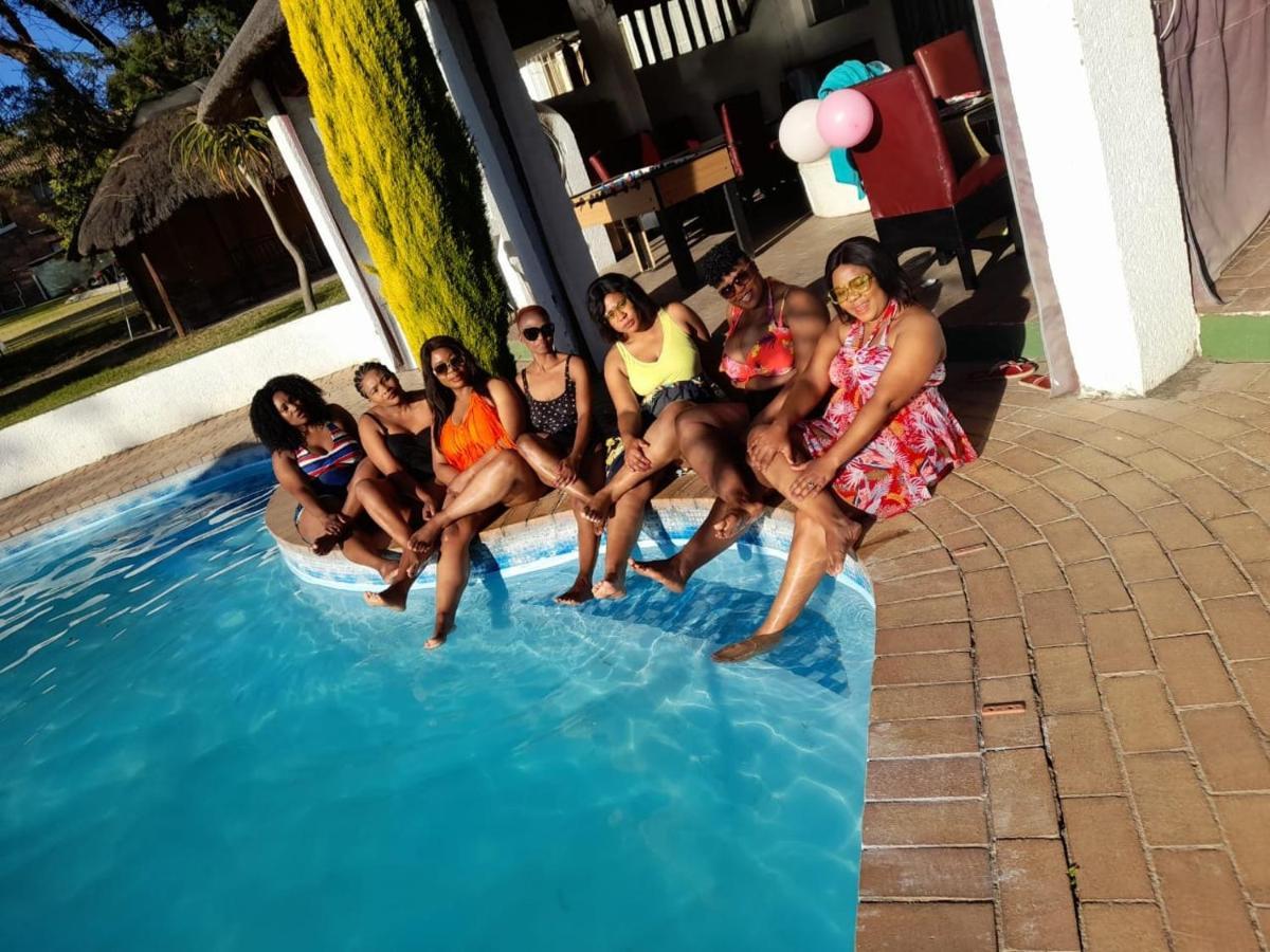 Simbasun Cottages Midrand Eksteriør bilde