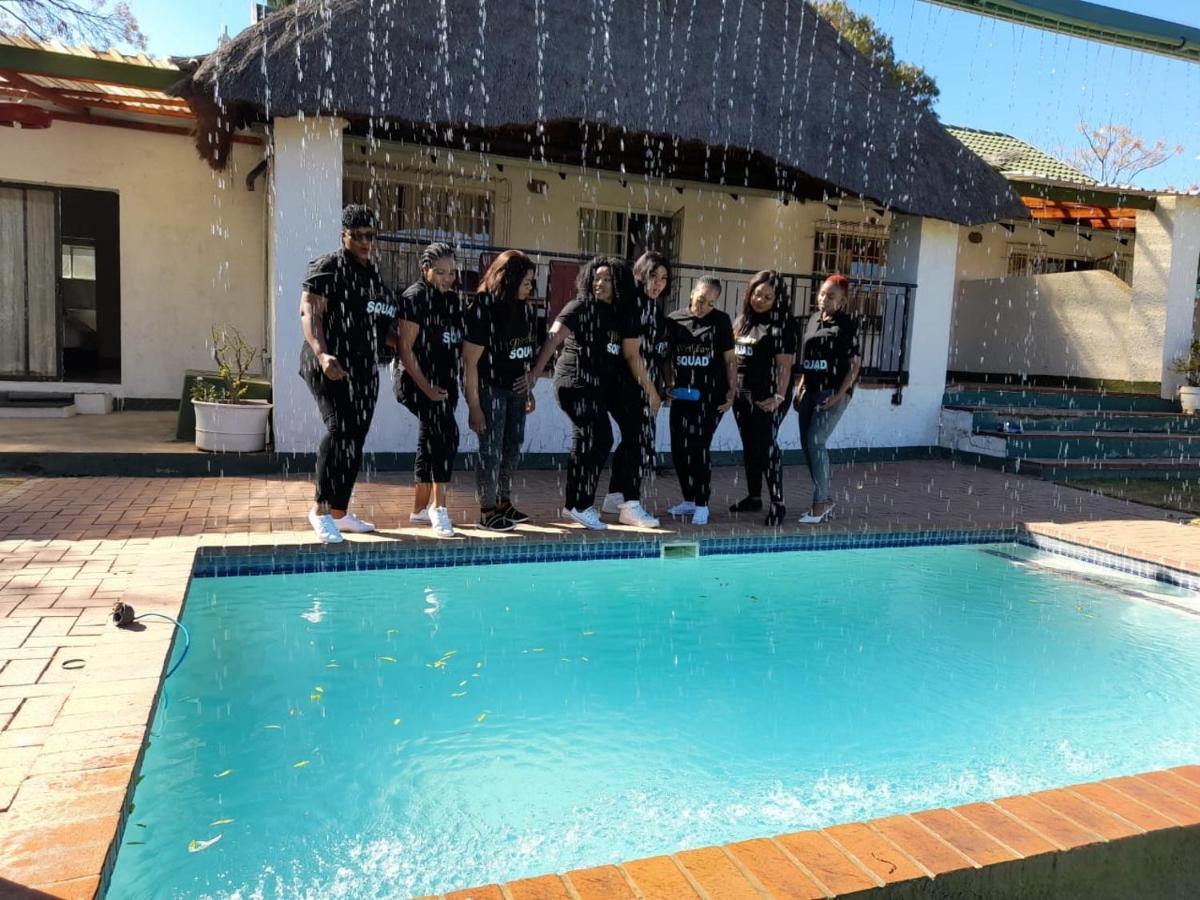 Simbasun Cottages Midrand Eksteriør bilde