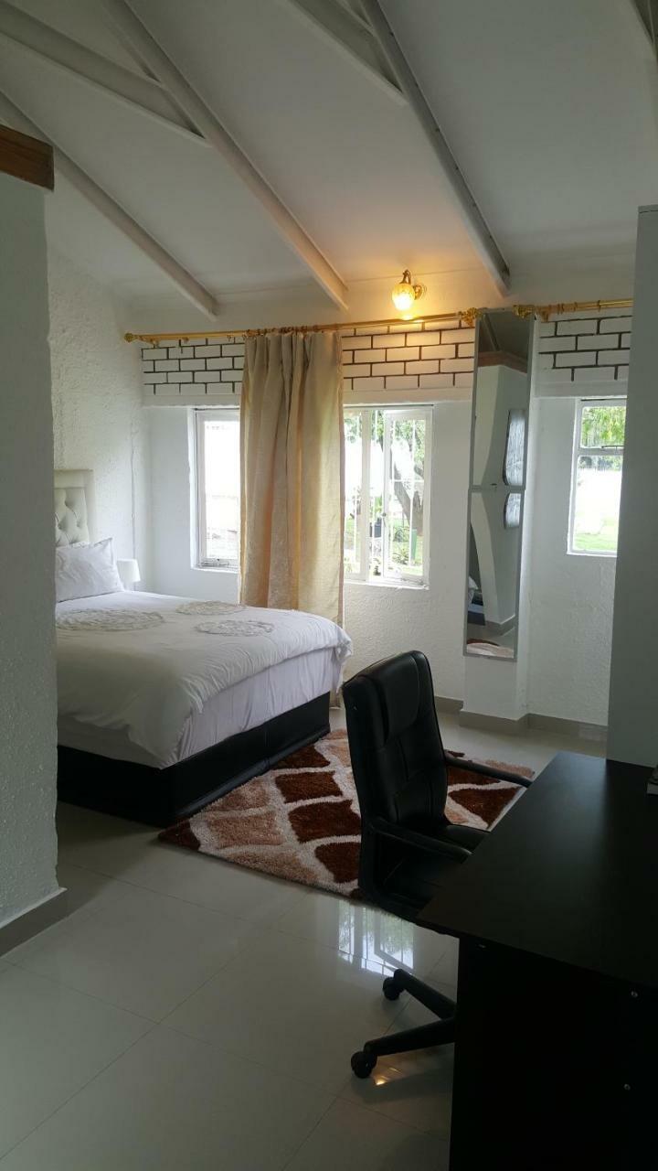 Simbasun Cottages Midrand Eksteriør bilde