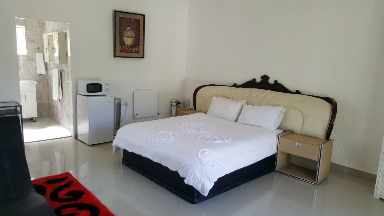Simbasun Cottages Midrand Eksteriør bilde
