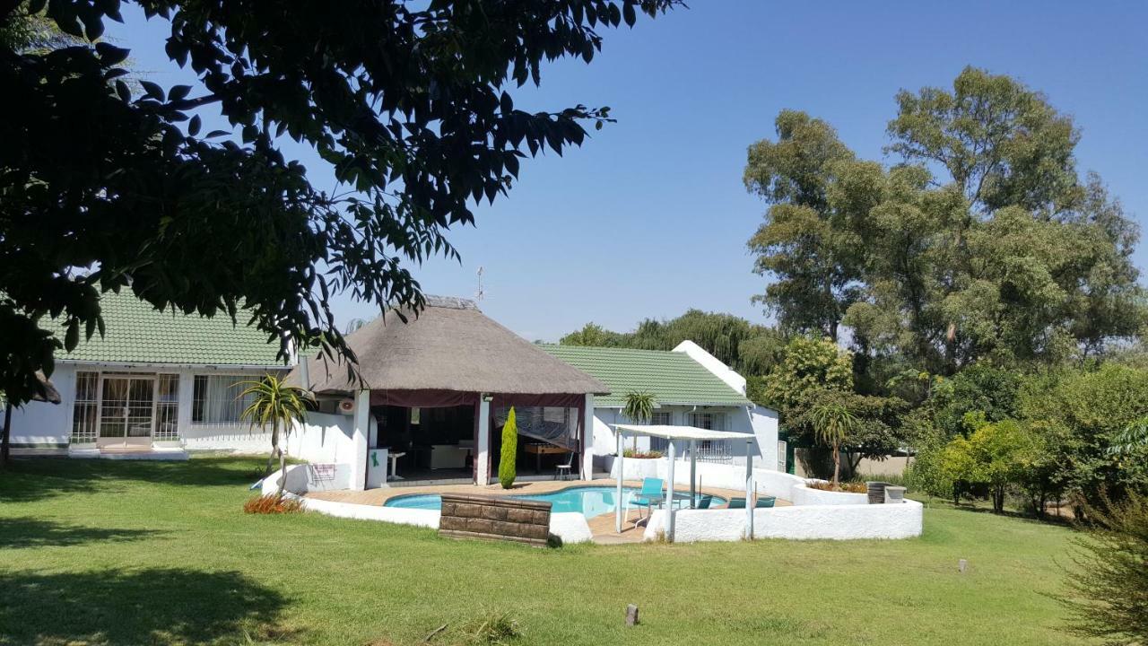 Simbasun Cottages Midrand Eksteriør bilde