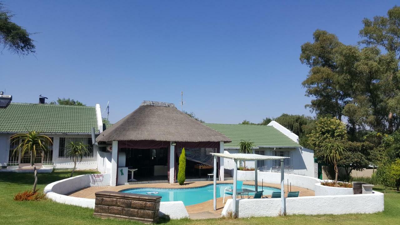 Simbasun Cottages Midrand Eksteriør bilde